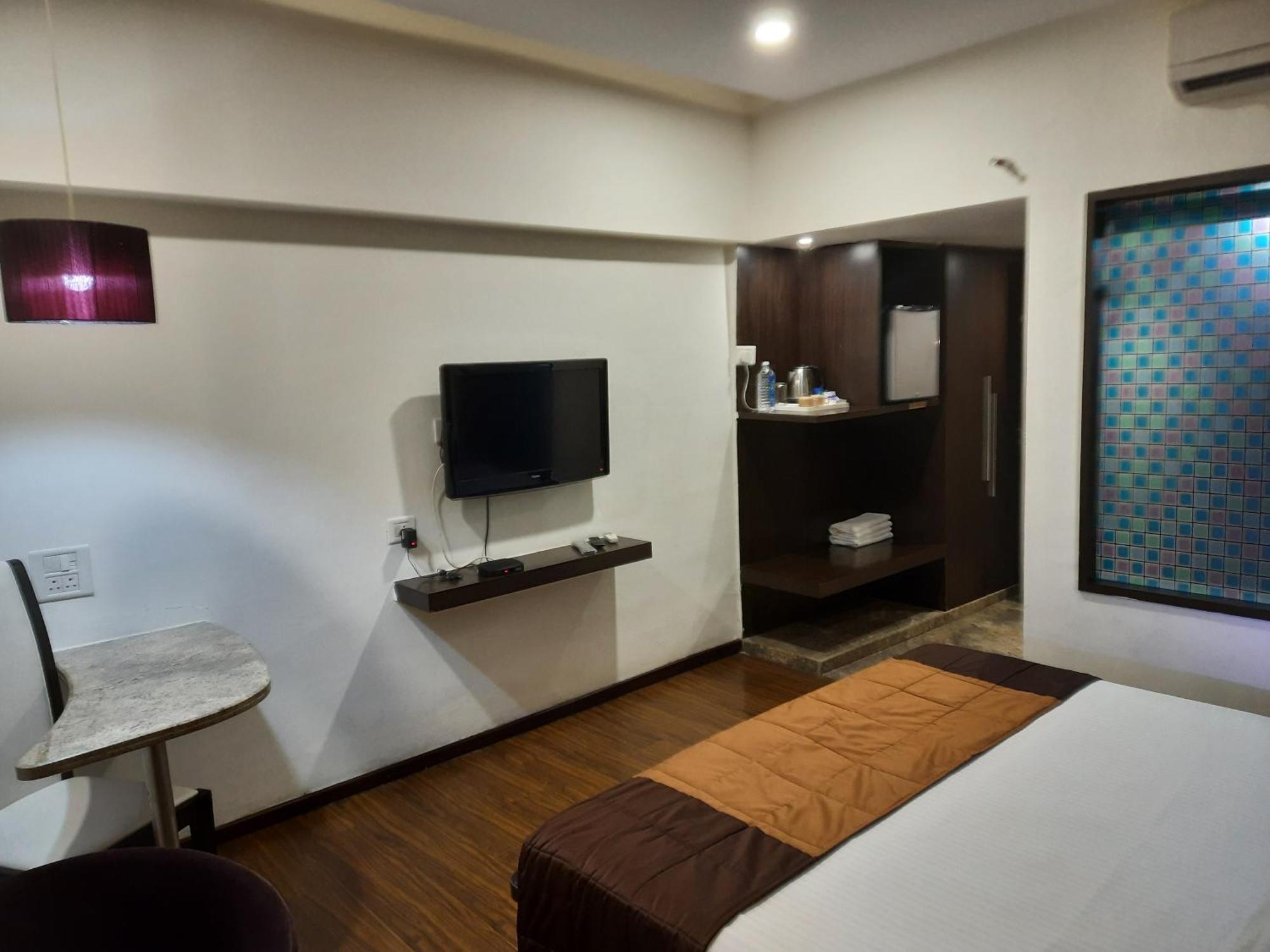 Hotel Lxia Hinjewadi - Indian Nationals Only Pimpri-Chinchwad Eksteriør billede