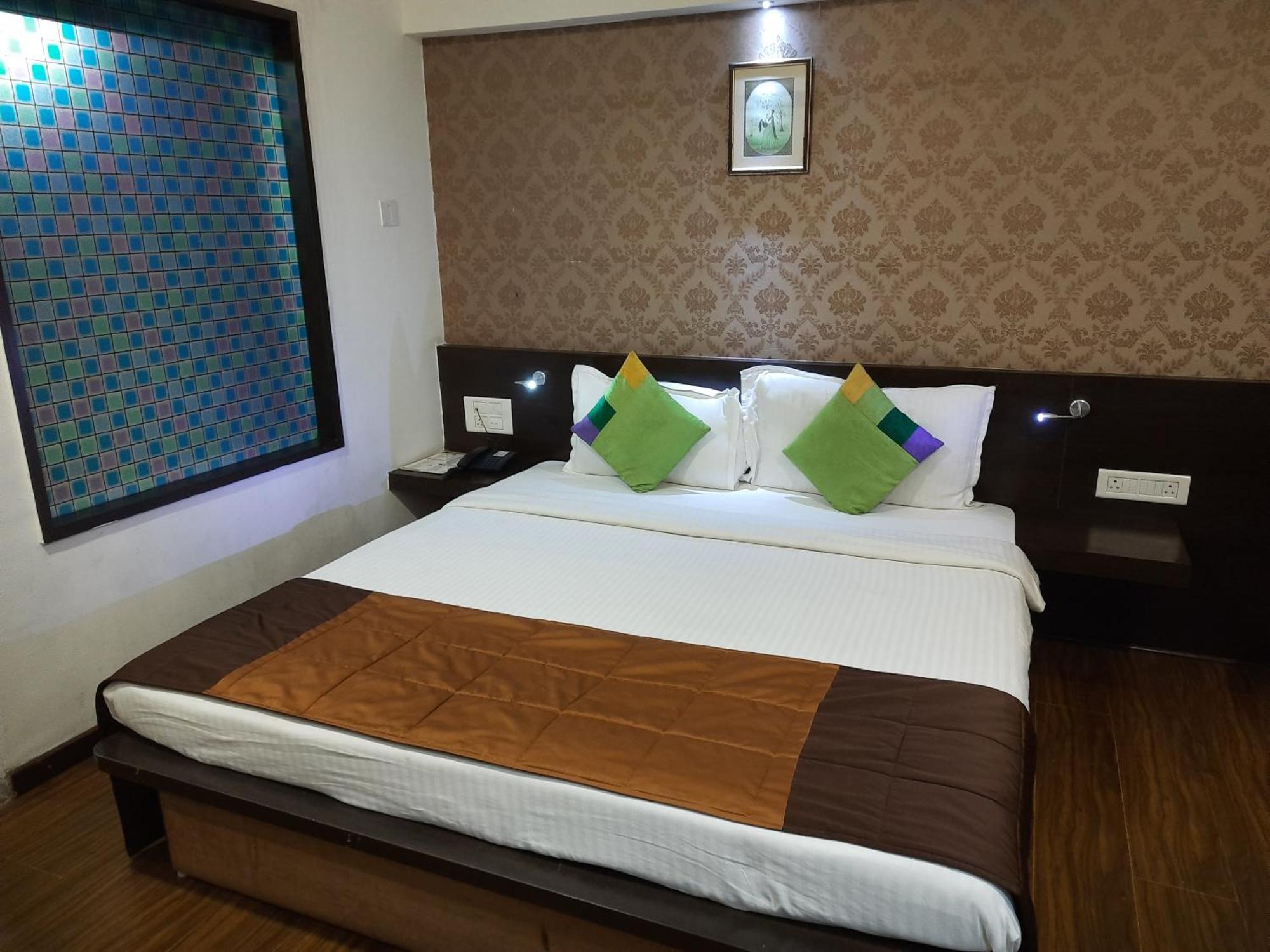 Hotel Lxia Hinjewadi - Indian Nationals Only Pimpri-Chinchwad Eksteriør billede