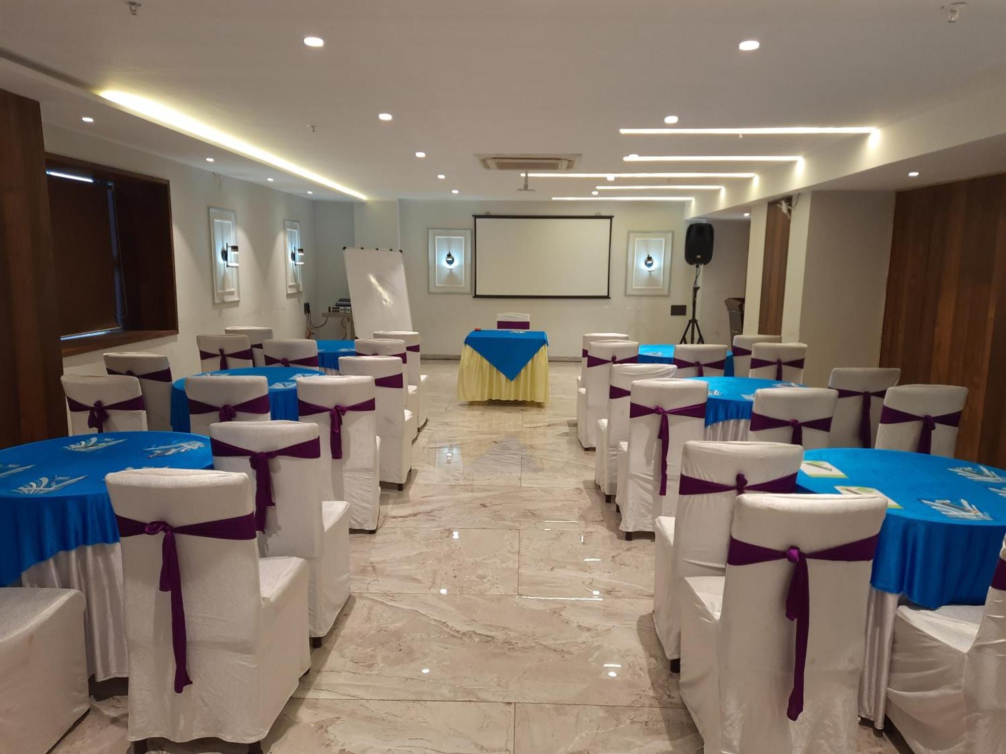 Hotel Lxia Hinjewadi - Indian Nationals Only Pimpri-Chinchwad Eksteriør billede
