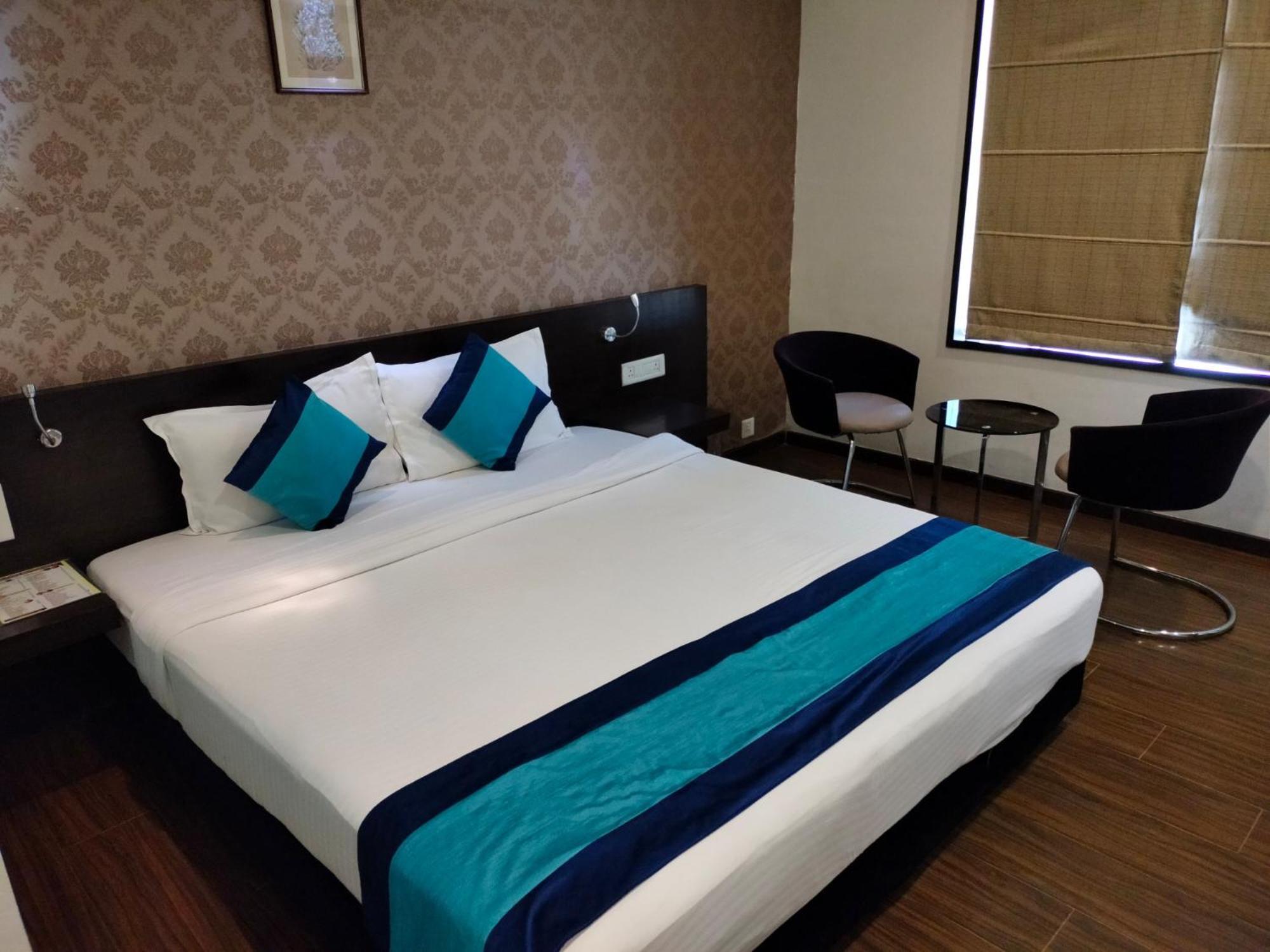 Hotel Lxia Hinjewadi - Indian Nationals Only Pimpri-Chinchwad Eksteriør billede