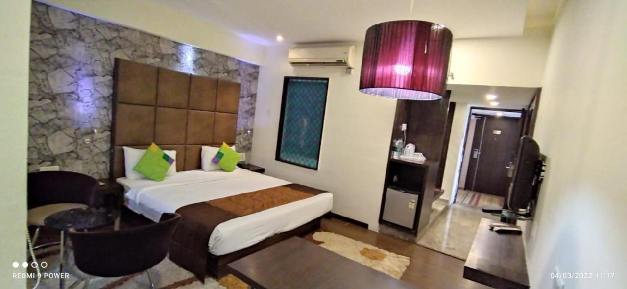 Hotel Lxia Hinjewadi - Indian Nationals Only Pimpri-Chinchwad Eksteriør billede