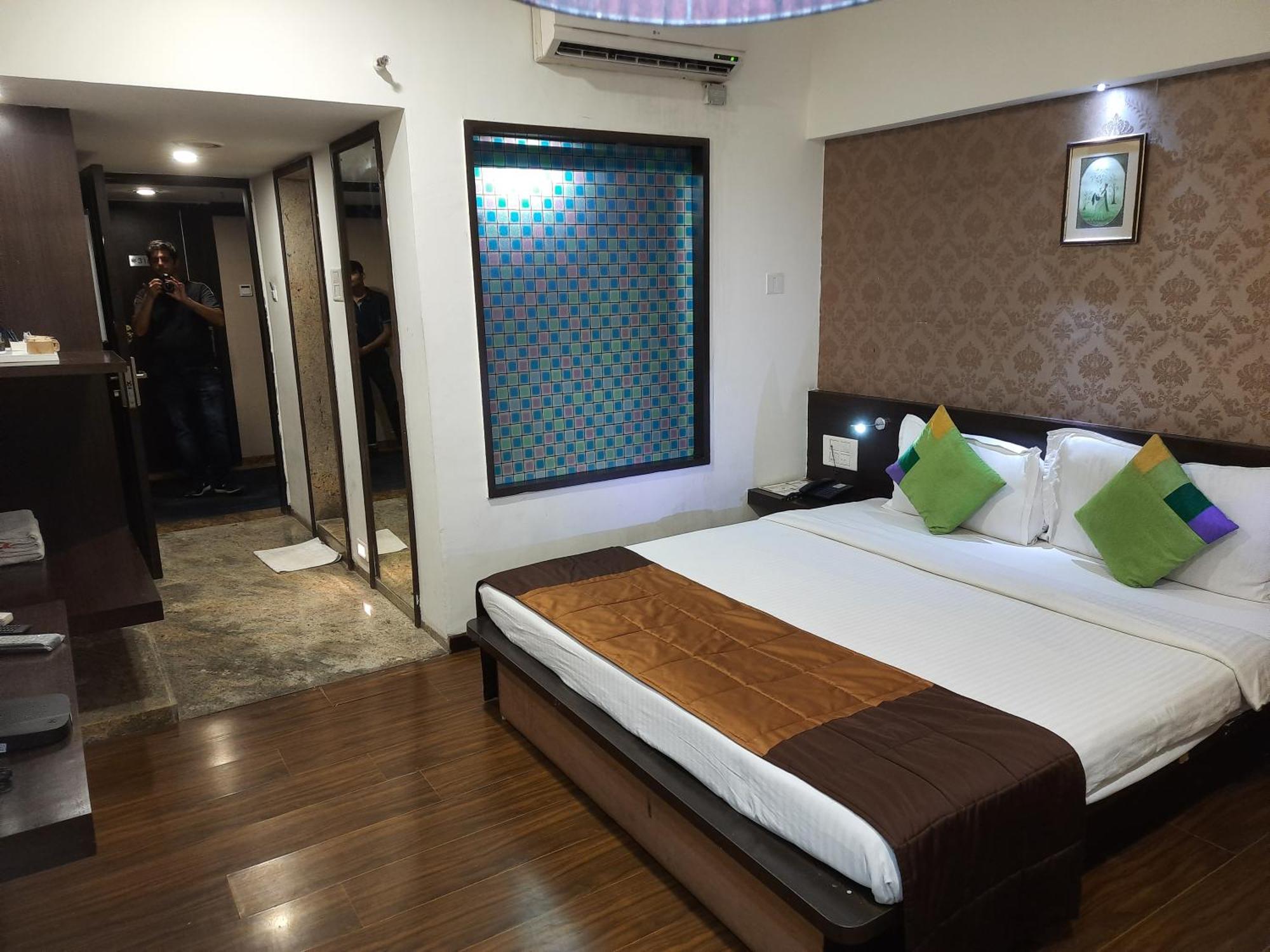 Hotel Lxia Hinjewadi - Indian Nationals Only Pimpri-Chinchwad Eksteriør billede