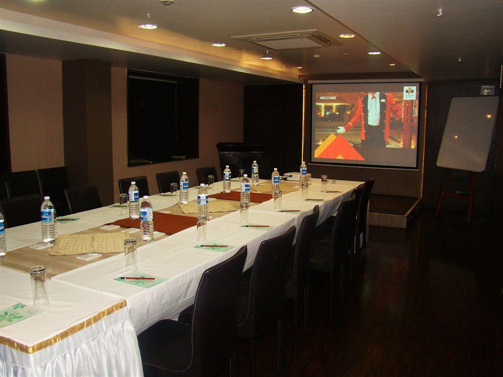Hotel Lxia Hinjewadi - Indian Nationals Only Pimpri-Chinchwad Eksteriør billede