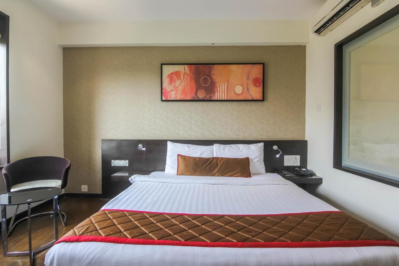 Hotel Lxia Hinjewadi - Indian Nationals Only Pimpri-Chinchwad Eksteriør billede